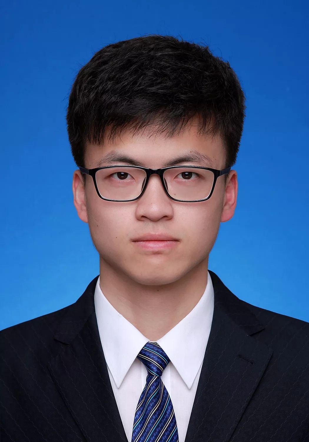 上海大学较高收费毕业证一样吗