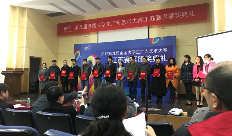 苏州大学较高收费毕业证一样吗